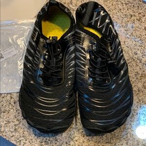 “Barefoot” Black and Gray Athletic Shoes size 11 by Grounded Footwear